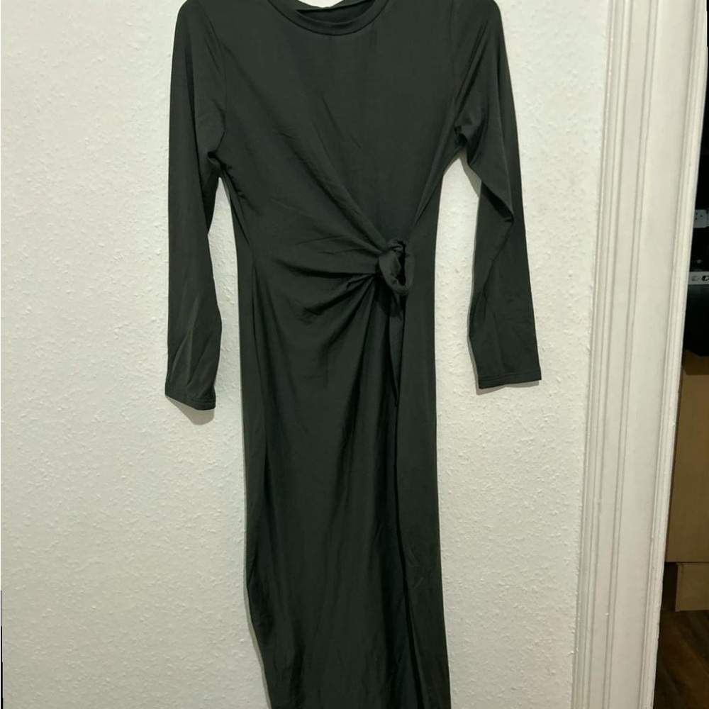 Elegant Long Sleeve Dress with Knot Detail
